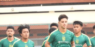 Madura United vs Persebaya 2024: Jelang Derby Suramadu Madura United vs Persebaya 2024: Jelang Derby Suramadu Credit : Oscar Baadila