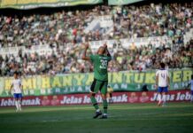 Kampanye One Man One Mask Digelorakan saat Persebaya vs PSS Sleman
